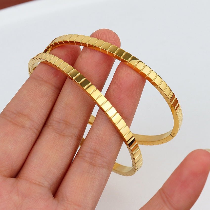 Gear Irregular Wave Buckle Stainless Steel Bracelet - OALEA